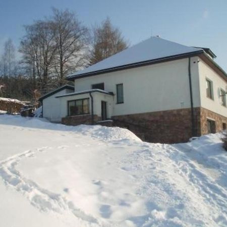 Villa Ein Ferienhaus Mit Terrasse Und Garten à Male Svatonovice Extérieur photo